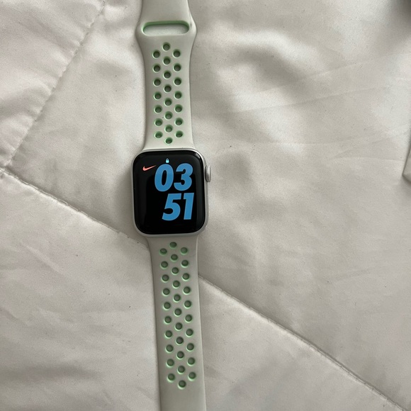 Nike Apple Watch - Picture 4 of 6